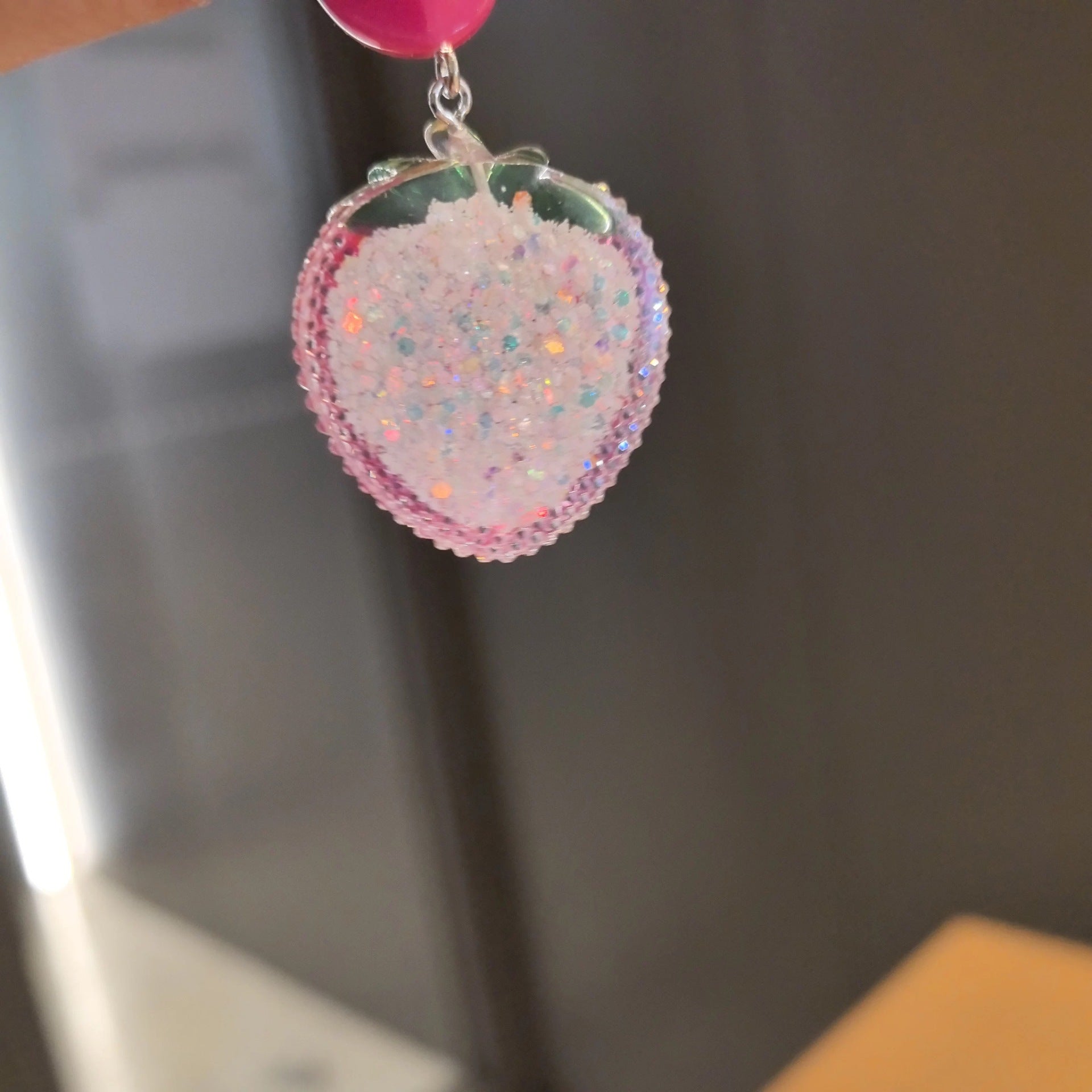 Wholesale Small fresh and sweet strawberry double ball ear clip